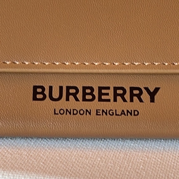 NIB BURBERRY SUNGLASSES 47-25-140 MADE IN ITALY - Picture 15 of 17